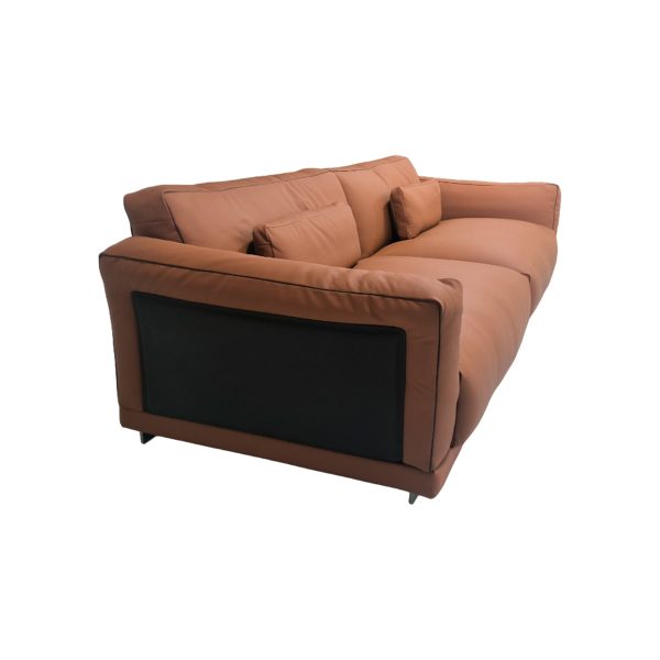 SOFA ESTACIONARIO DE TRES ASIENTOS CON FRENTE DE PIEL MARRON Online